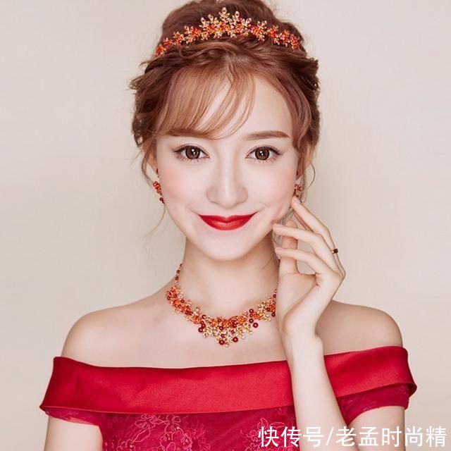 头饰|新娘不仅要精美、华丽的服装，还需要能起到点睛之笔的新娘头饰