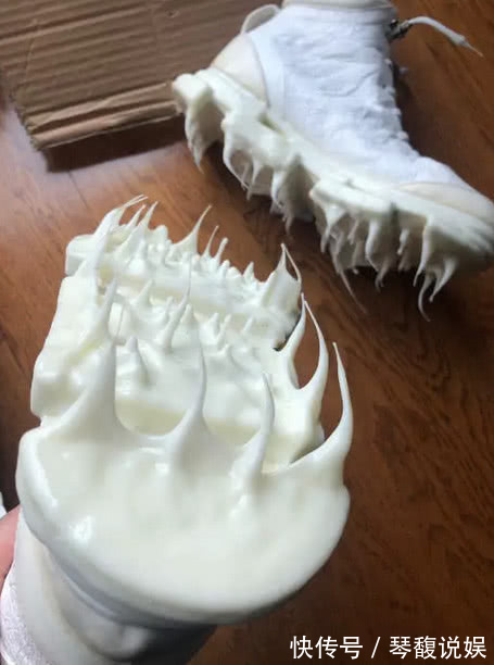 tian 最近火了一种“芝士鞋”明星的最爱,拔开会拉丝,脚不敢轻易着地