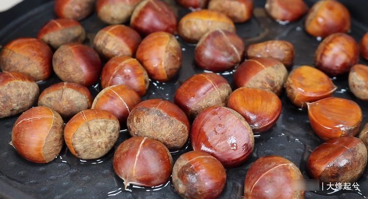 想吃板栗不用买,教你在家做,一个神奇做法,比买的还香甜绵软