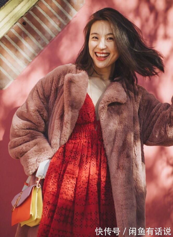 穿衣搭配|40岁女人想把“红色”穿惊艳?记住4个搭配技巧,轻轻松松美出圈