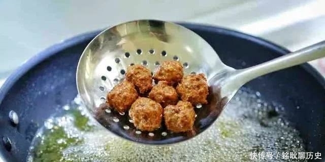 用了十年的炸丸子秘方!外酥里嫩太好吃,窍门竟然这么多!