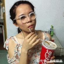 |搞笑GIF：妹子，身材果然不一般，这身衣服不是谁随便就能驾驭的！