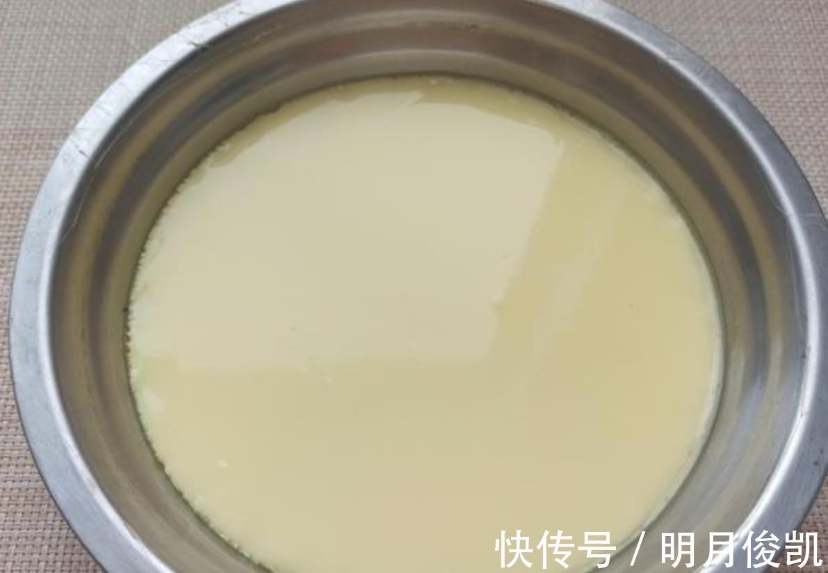 蒸鸡蛋羹，直接加水就错了！参考4要点，细嫩光滑，入口即化