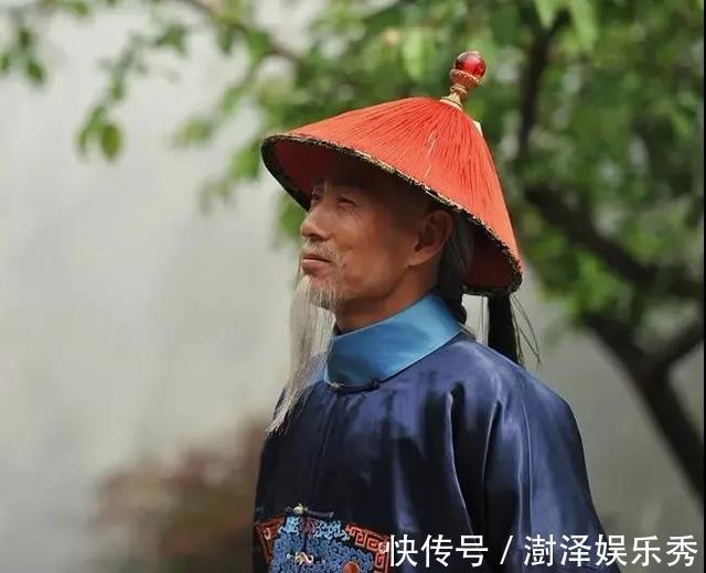 知县|古代奇案：男子在松树林里不明不白死亡，知县水灌古树破奇案