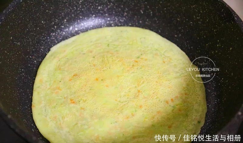 西兰花|10分钟早餐饼,不用揉面,有菜有蛋,放凉了吃也很软