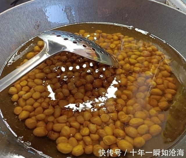 干煸麻辣花生，下酒必备，麻辣入味，做法简单