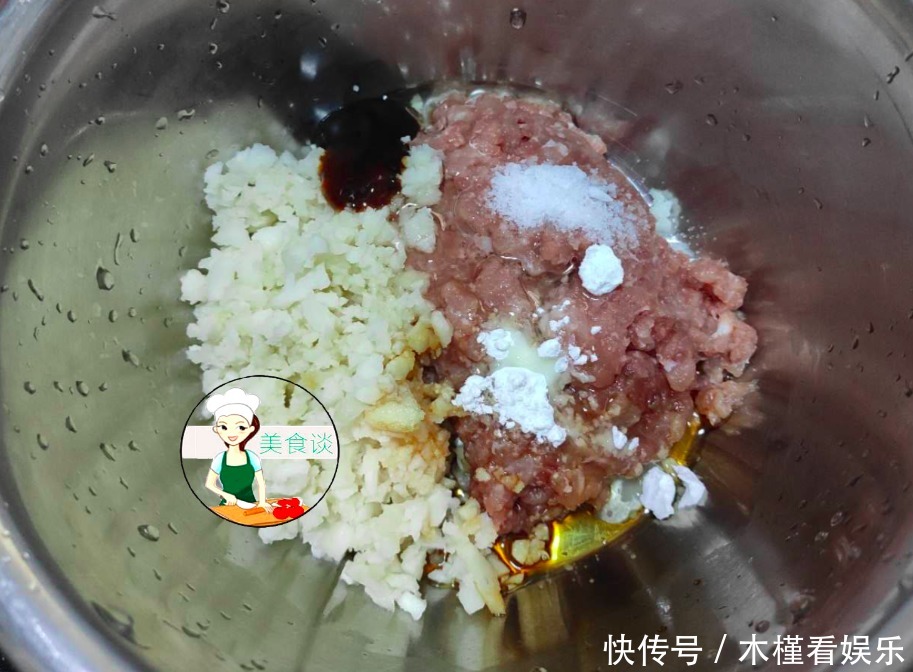  肉饼|肉饼怎么蒸嫩而不柴大厨教你3招，肉饼鲜嫩不柴，原来一直做错