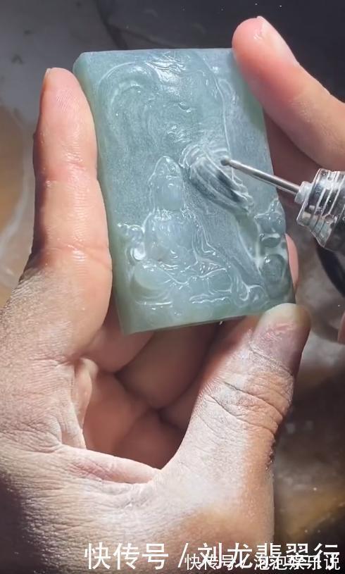 翡翠|翡翠定制版《六牙神象》，这种设计和雕刻手法你会喜欢吗？