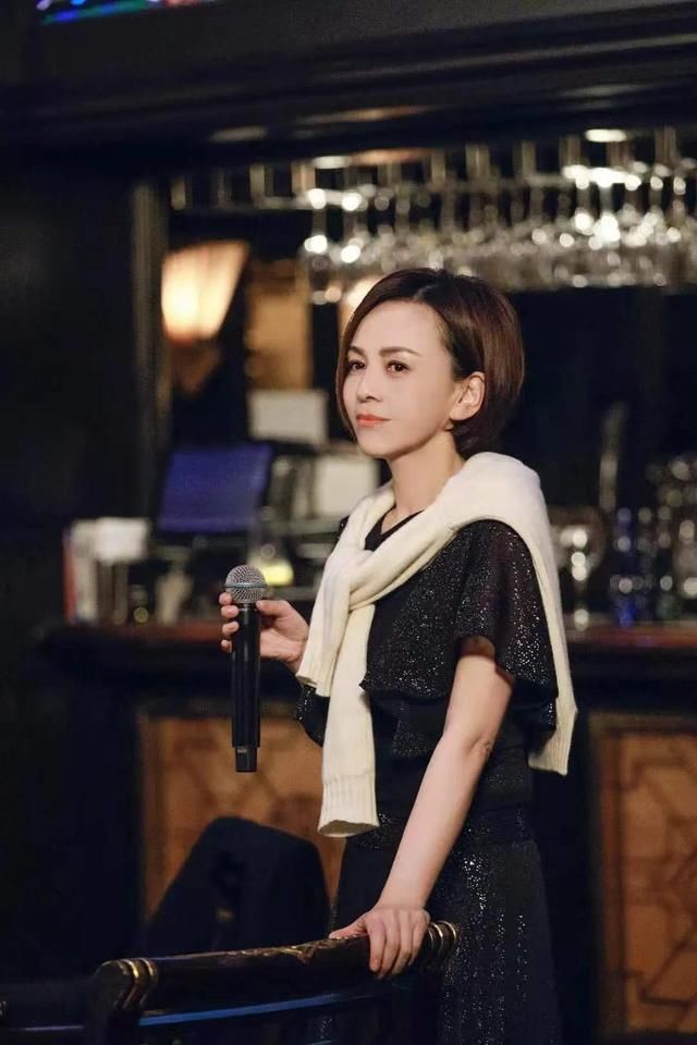 《怦然再心动》男嘉宾体贴护送王琳回家 遭吃瓜群众力邀去家里坐
