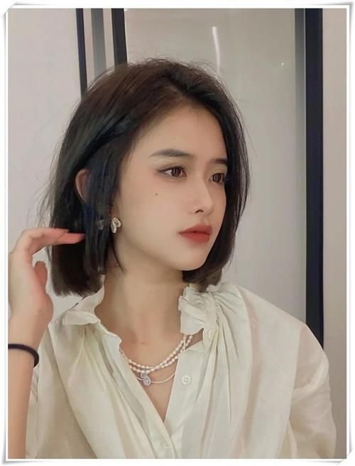 春夏季节，选择这5种“初恋”短发，美出新高度