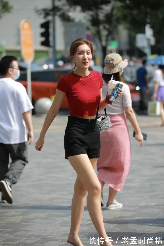 潮裤 简单甜美又休闲的穿法,舒适百搭随性自在,充满活力与朝气