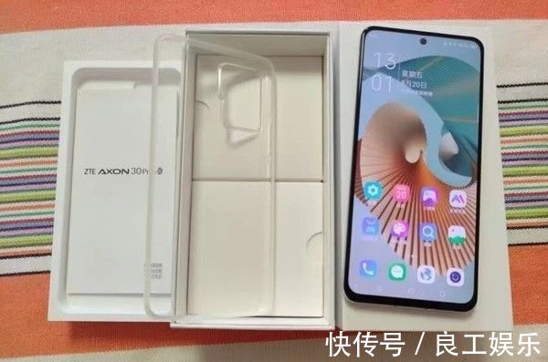 摩托罗拉|2000多元5G手机别乱买,这4款物超所值,总有一款合适你的!