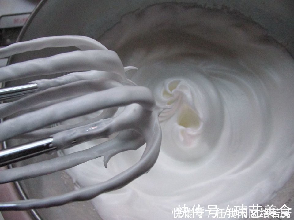 蛋白霜|尝试了多次，终于把蛋糕做成了，把详细做法和配方都告诉你，简单！