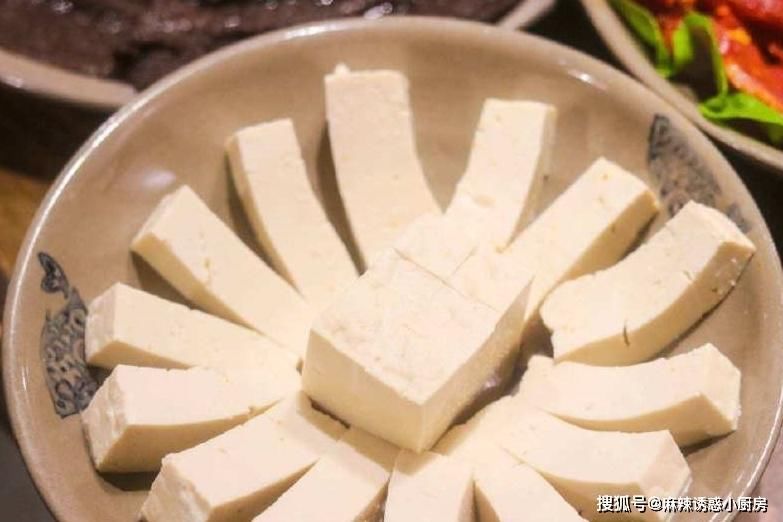 实用|豆腐隔一天就变酸？教你个土方法，10天半月都不会坏，太实用了