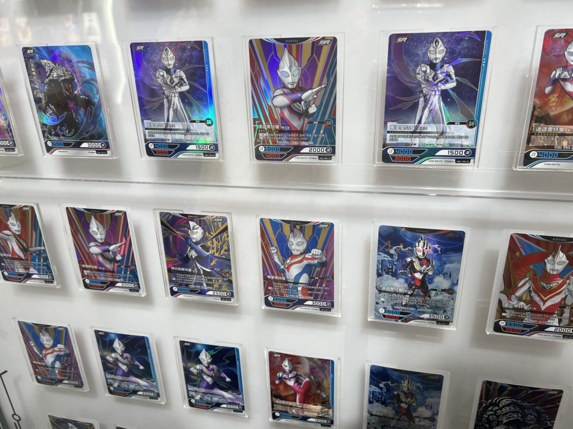 sr|没抽到隐藏卡牌而痛哭，奥特曼卡牌是怎么打入00后社交圈的？