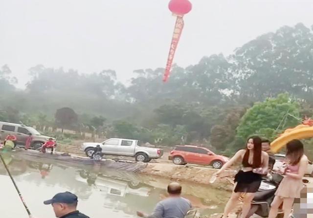野钓|这种黑坑第一次见,美女端茶倒水递烟,这还是钓鱼吗