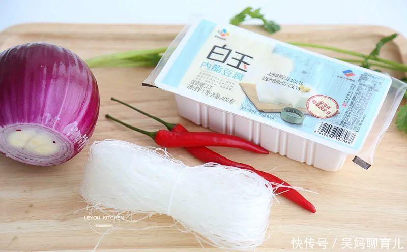 洋葱|豆腐不用炒,浇上料汁直接炖,滑嫩入味,几分钟就做好了
