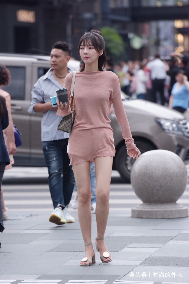 高跟鞋 想要打造简约个性风,快试试短裤穿搭,舒适又显气质