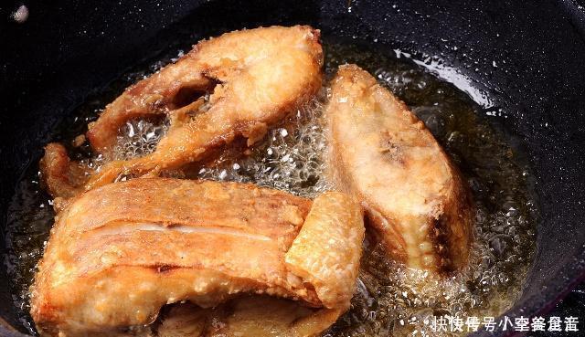 放凉|厨师长不管炸什么鱼,下锅前多加一步,鱼肉更鲜嫩还无腥味