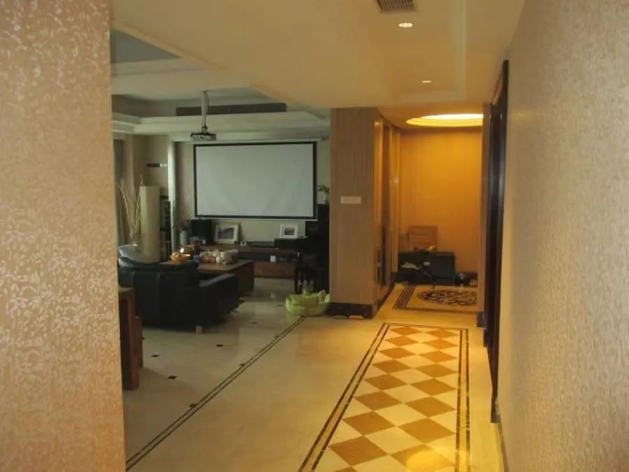 豪宅|刚刚,一豪宅3037.5万成交!3人缴纳300万保证金,却全程“围观”