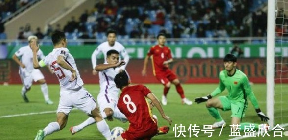 下课|国足惨败越南!李霄鹏团队暂无下课之虞,赵震称国足赛程比较密集!