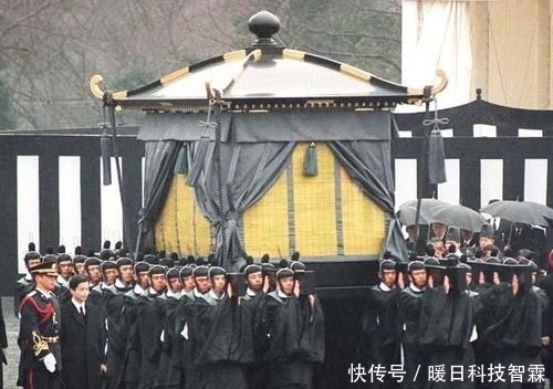 正义|日本裕仁天皇逝世，邀请中国参加葬礼，中国提出了一个非常正义的条件！