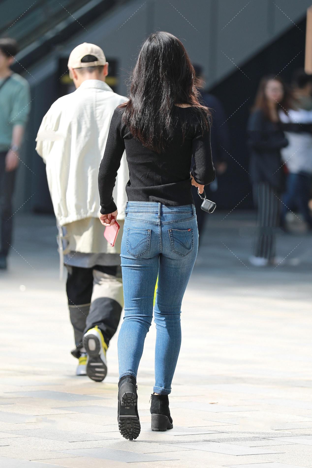 磨砂材质|针织衫穿上很休闲, 搭配黑色的墨镜, 看起来有一种冷酷风