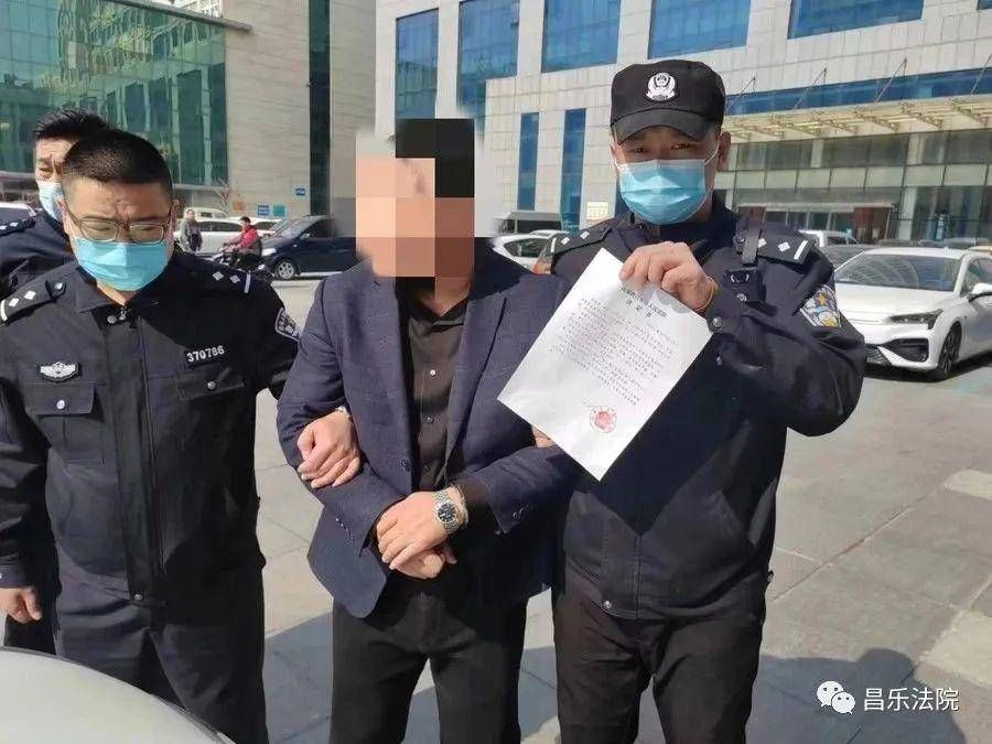 抖音上辱骂法官，潍坊一男子被拘留十五日罚款8万元