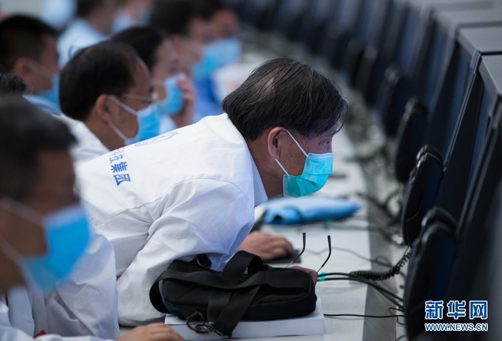 祝融号 新华全媒+丨“祝融号”火星车成功驶上火星表面