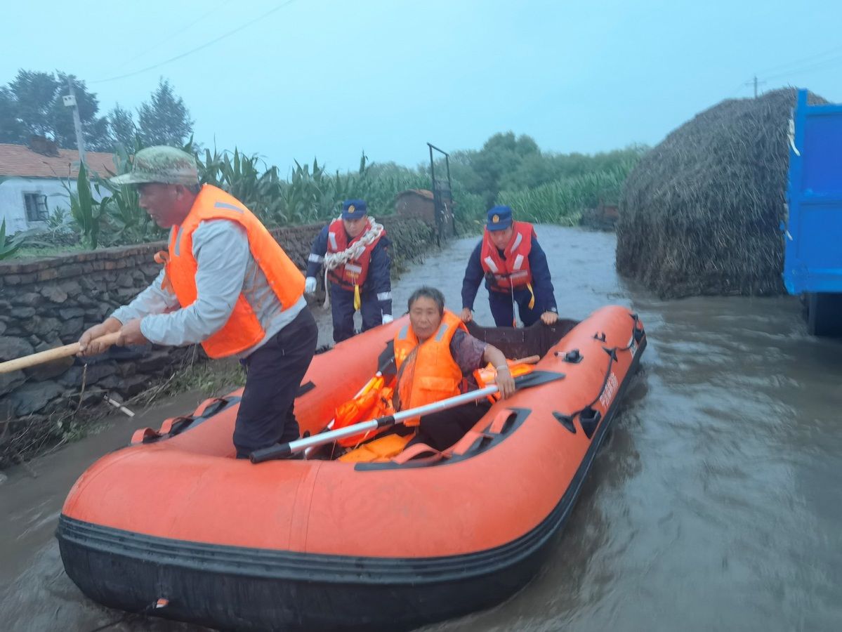 黑河森林消防|洪水来袭，黑河森林消防成功解救被困群众