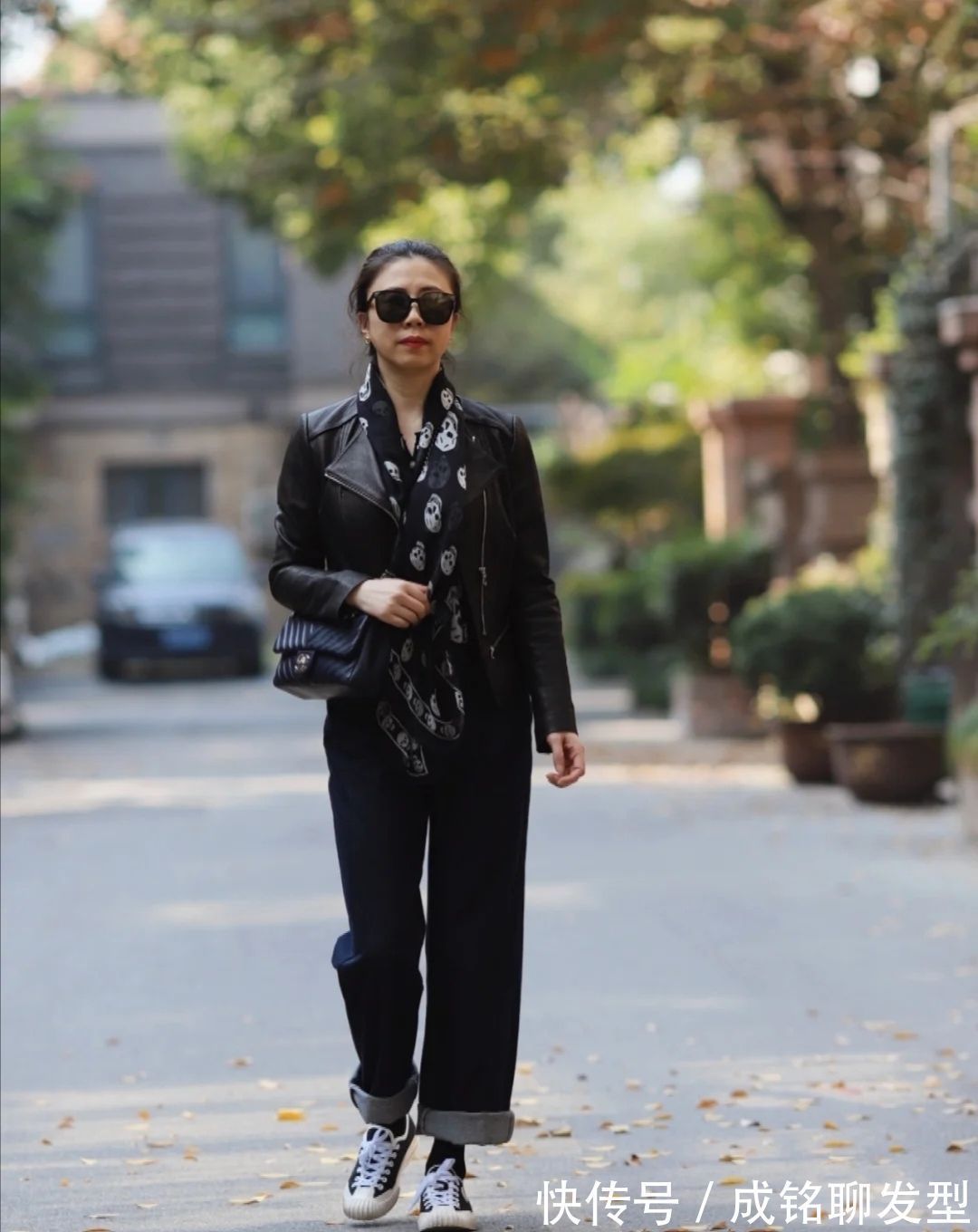 高跟鞋|建议四五十岁的女人多穿九分裤,毛衣大衣随便配,显瘦显高又大气