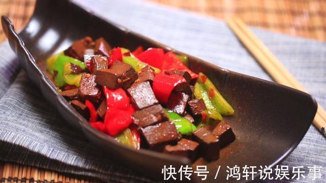 解馋|教你营养美味的辣椒炒鸭血,解馋过瘾超下饭,挑食的孩子都吃撑了