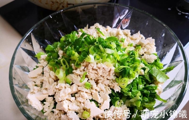 秋天，吃萝卜韭菜，不如多吃这菜，钙含量极高，包素包子吃真香啊