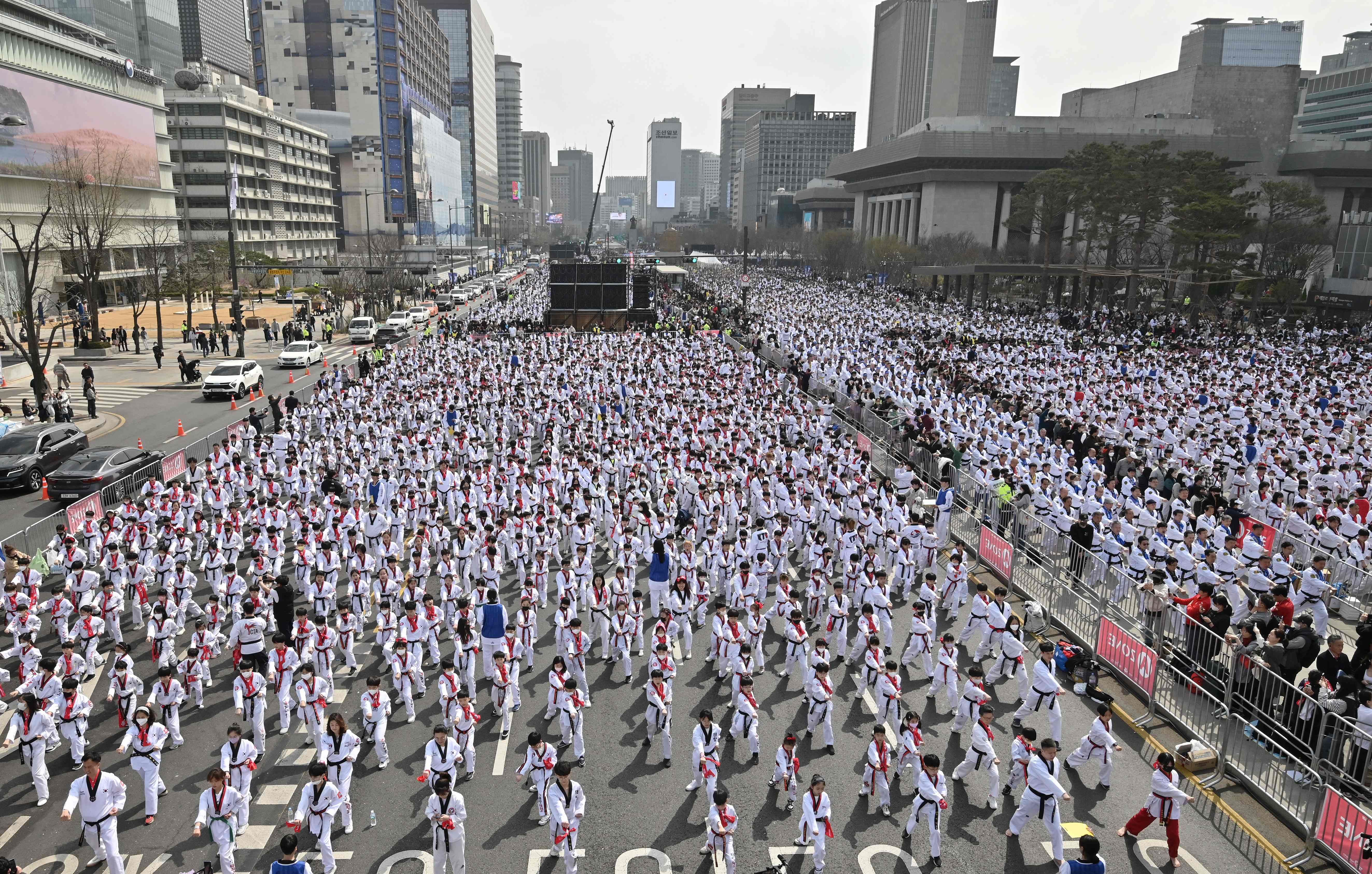 韩国首尔：万人跆拳道表演