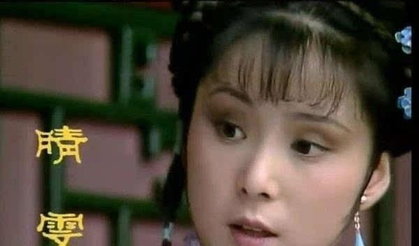 袭人!红楼梦:在麝月的眼皮底下,晴雯钻进宝玉的被窝取暖,为什么?