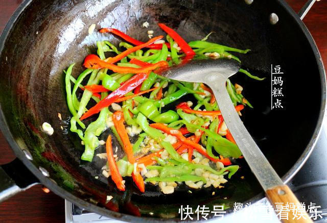 芹菜段|清炒莲藕时，记得多加这2样蔬菜，爽口更下饭