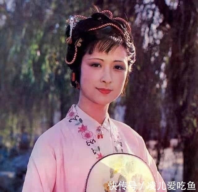 王熙凤#红学又一大发现,鸳鸯掀起尤二姐的裙子,曹雪芹这样写有深意