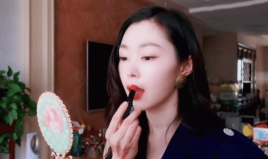 宋轶录化妆vlog，“素颜照”被疯传，女粉：不怕脱粉吗