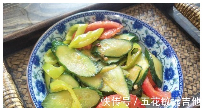 多汁|西红柿又有新吃法,加2样食材,锅里简单一炒,香辣多汁超下饭!
