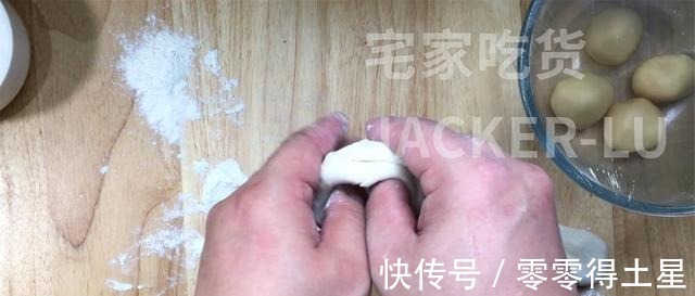 豆沙馅|芝麻豆沙酥饼,制作简单,层层酥脆,一口下去直掉渣,香酥可口!