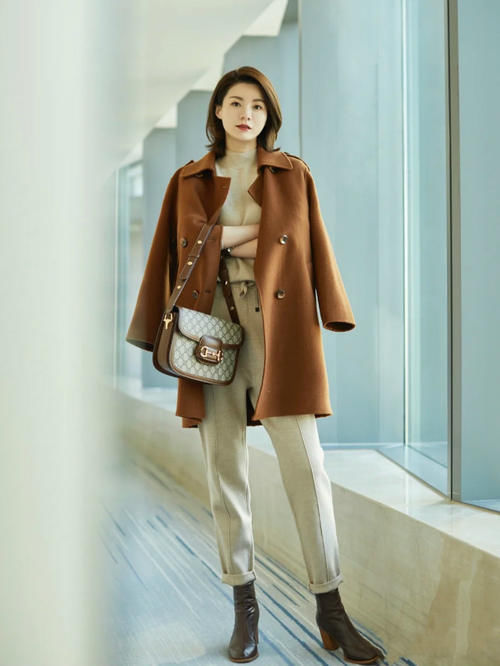 40岁女人的穿衣准则：品质为主，搭配为辅，做到这两点，咋穿都美