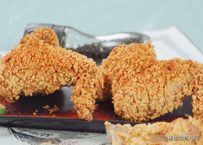  无需|香酥鸡翅的美味新做法，裹上薯片，无需油炸，孩子爱吃的居家美食