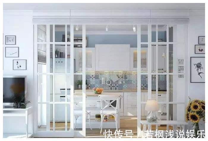 吊轨门|有钱人厨房早主不装推拉门了,装这种更美观实用,不得不感叹聪明