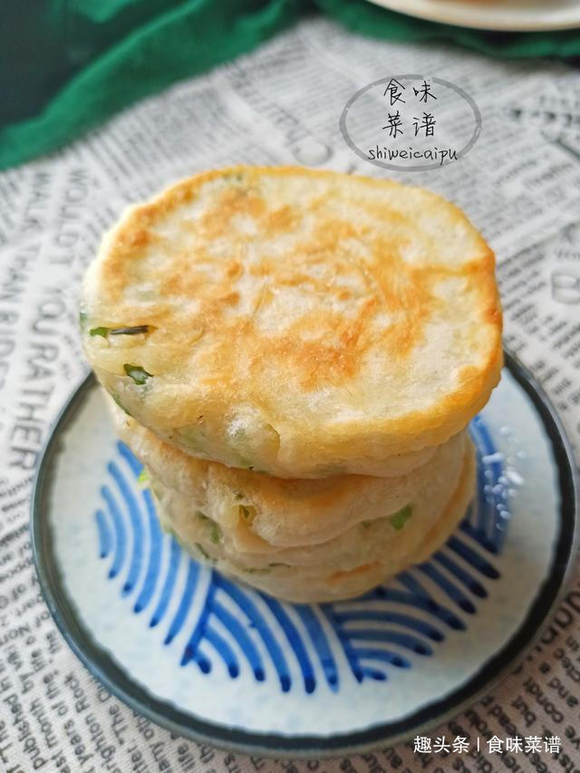 孩子想吃葱花饼了,教你特色做法,不和面不揉面,暄软咸香又好吃
