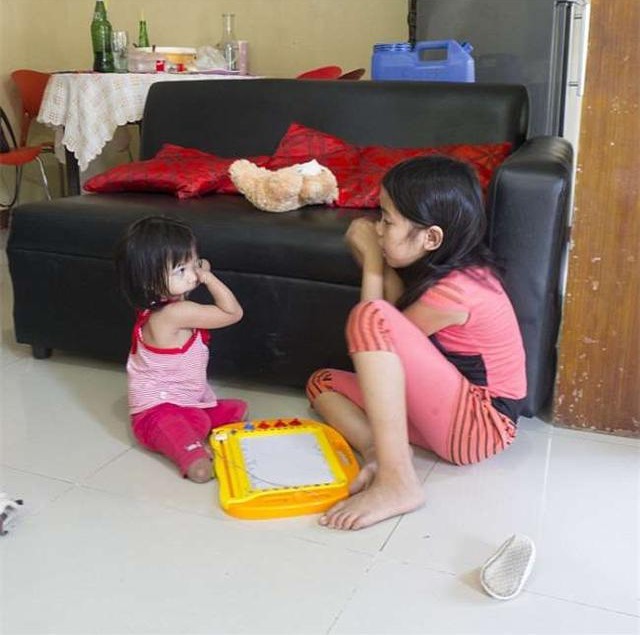 手术|女孩一出生就没有手脚,没有嘴,3岁才开口吃到第一口饭