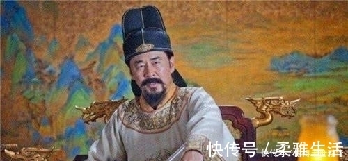 曹嵩|调皮孩子贪玩爬上龙椅,皇帝:好玩吗?孩子机智答6字,顺利登基