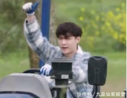 拖拉机 他来了,他来了,他开着拖拉机来了