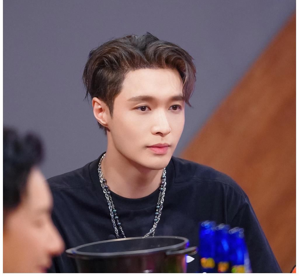 一起火锅|刘宪华吃王一博的醋？张艺兴不想当“宝贝”却只能委屈认领，表情太好笑