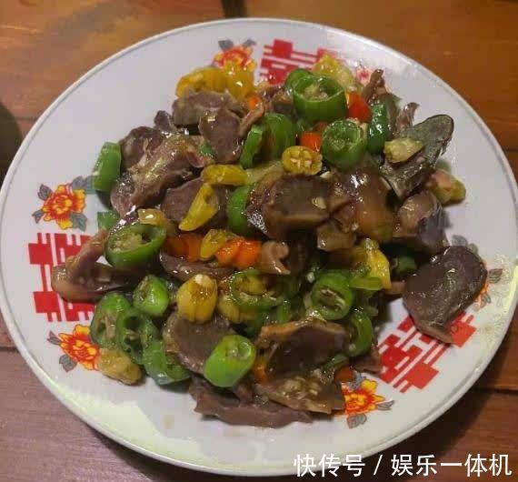 毛豆|王源:忙碌一天回家吃晚饭,三个“红双喜老式菜盘子”满满年代感