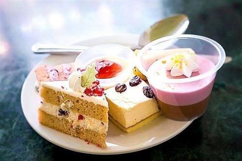 小李|男童睡觉被耳朵疼醒,妈妈看到异物“动”,父母别把这东西放床边